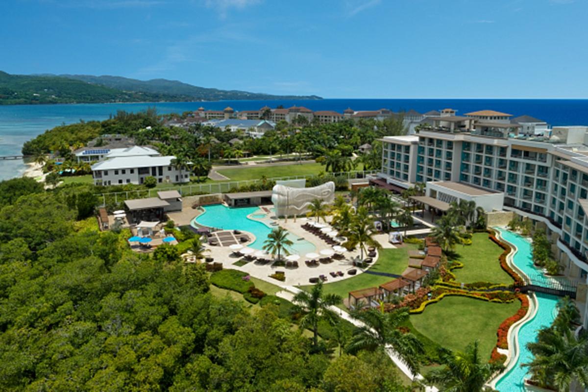 Breathless Punta Cana Resort & Spa (Adults Only) Dış mekan fotoğraf Aerial view of Sandals South Coast