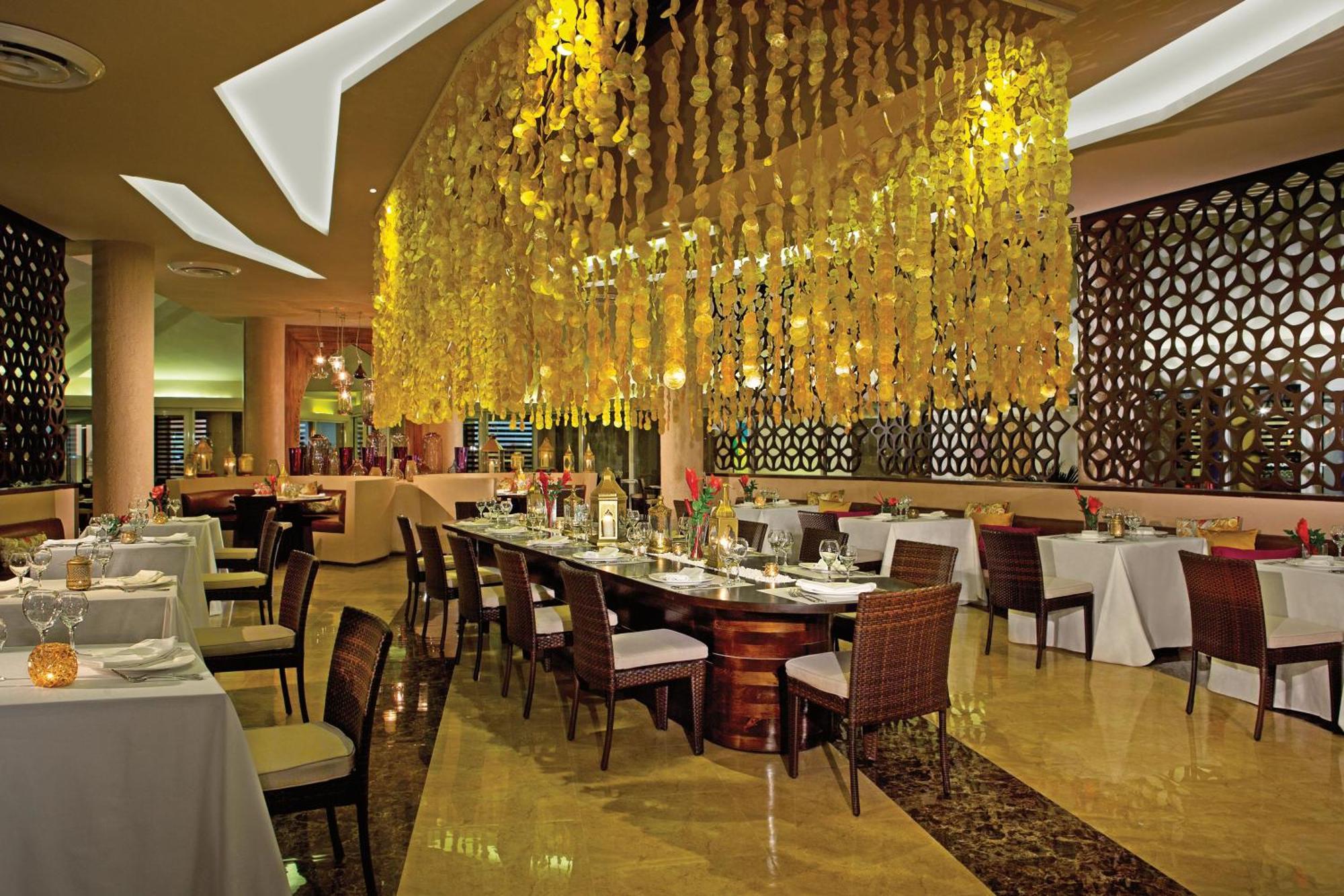 Breathless Punta Cana Resort & Spa (Adults Only) Dış mekan fotoğraf The restaurant at the Taj Mahal Palace