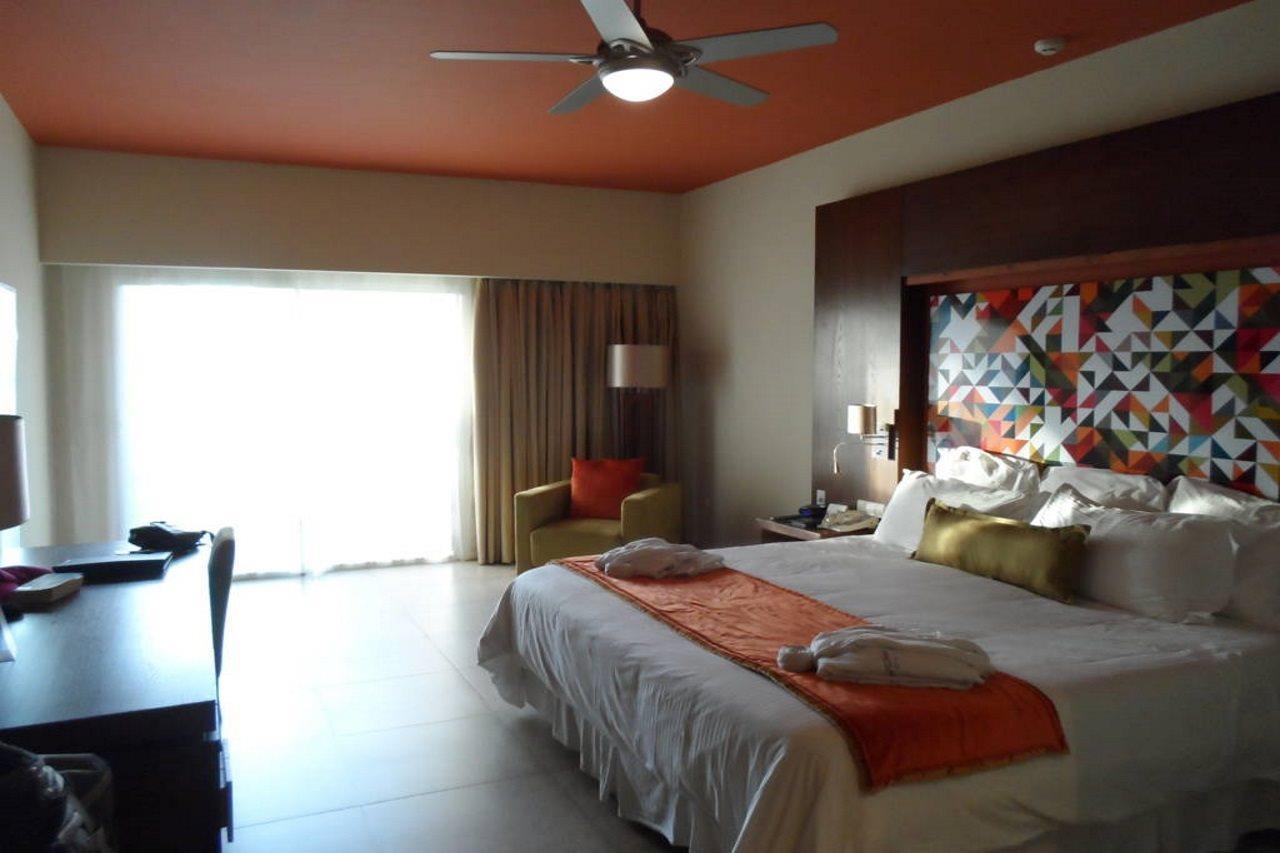 Breathless Punta Cana Resort & Spa (Adults Only) Dış mekan fotoğraf A room at the Hard Rock Hotel