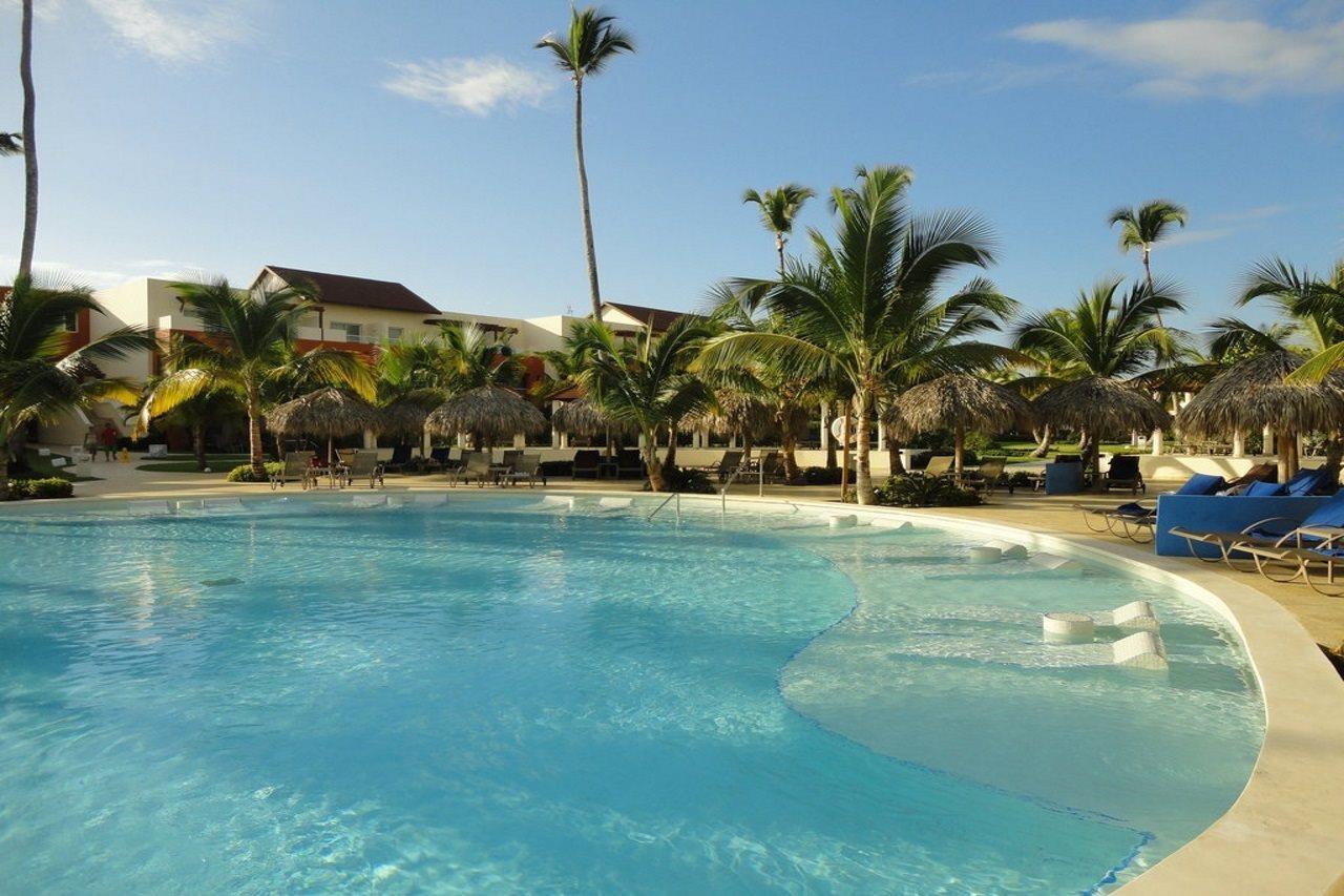 Breathless Punta Cana Resort & Spa (Adults Only) Dış mekan fotoğraf Pool at Iberostar Grand Hotel Bávaro