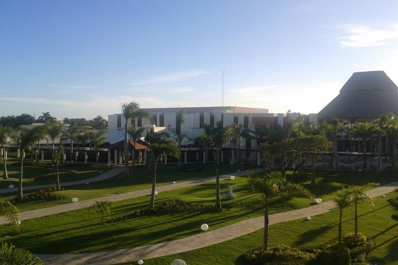 Breathless Punta Cana Resort & Spa (Adults Only) Dış mekan fotoğraf The library