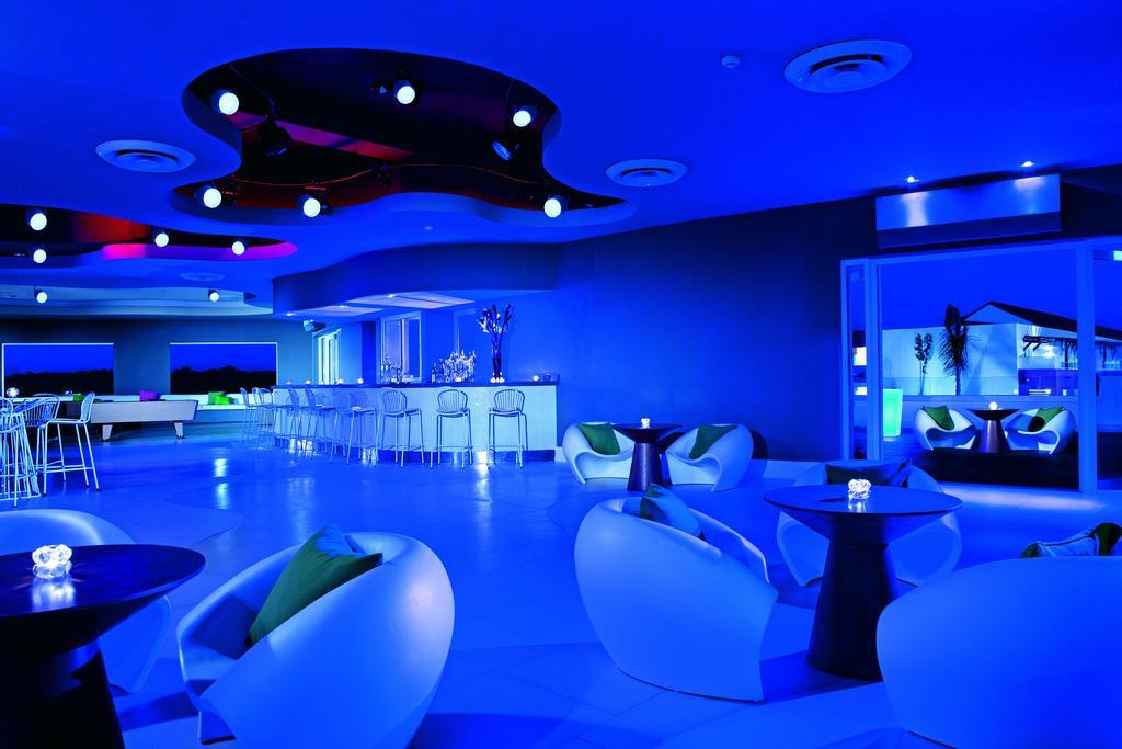 Breathless Punta Cana Resort & Spa (Adults Only) Dış mekan fotoğraf The Blue Bar
